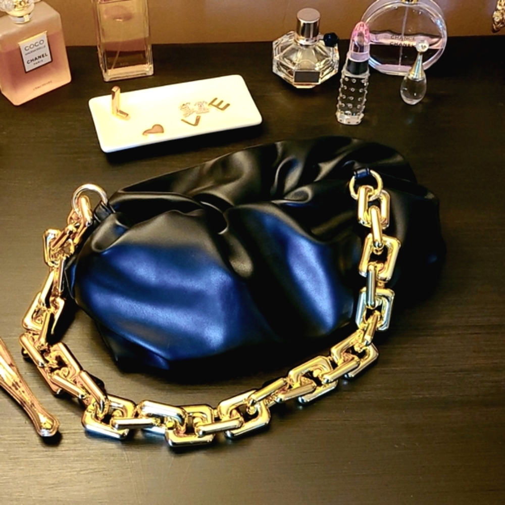 💗💗👑 Super Cute Dumpling Bag.... Summer Perfect!